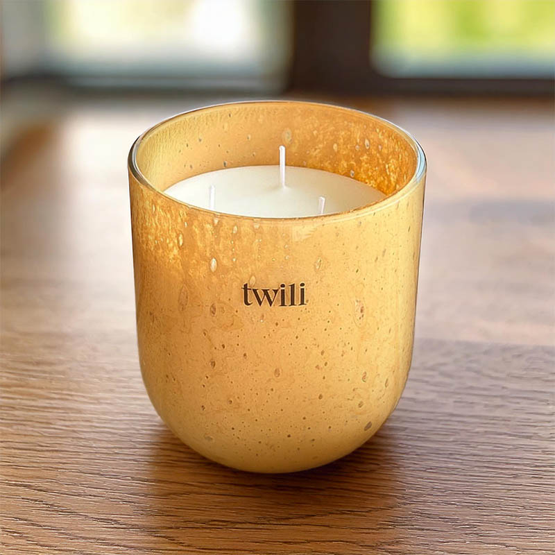 TWILI INDOOR SCENTED CANDLE LOTUS COLL. SAHARA SAND M 11cm/650gr