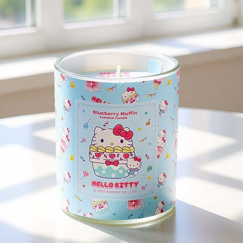 HELLO KITTY REPEAT PRINTED CANDLE BLUEBERRY MUFFIN 206G