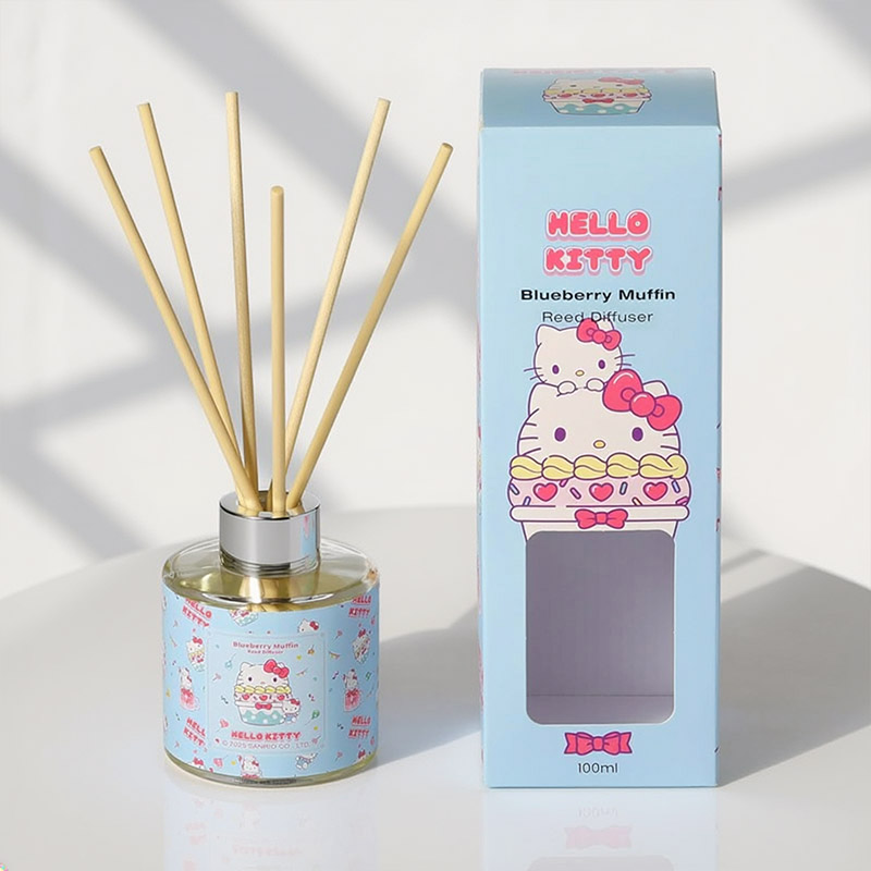HELLO KITTY REPEAT PRINTED DIFFUSER BLUEBERRY MUFFIN 100ML