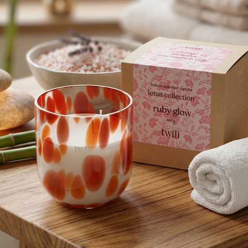 [80100043] TWILI INDOOR SCENTED CANDLE LOTUS COLL. RUBY GLOW M 11cm/650gr